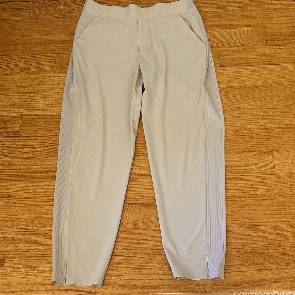 Stylish Women's Beige Cropped Pants